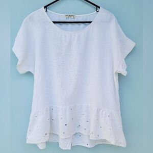 Terzo Millenio. White Linen top.Ruffel hem detail.. New Size M.